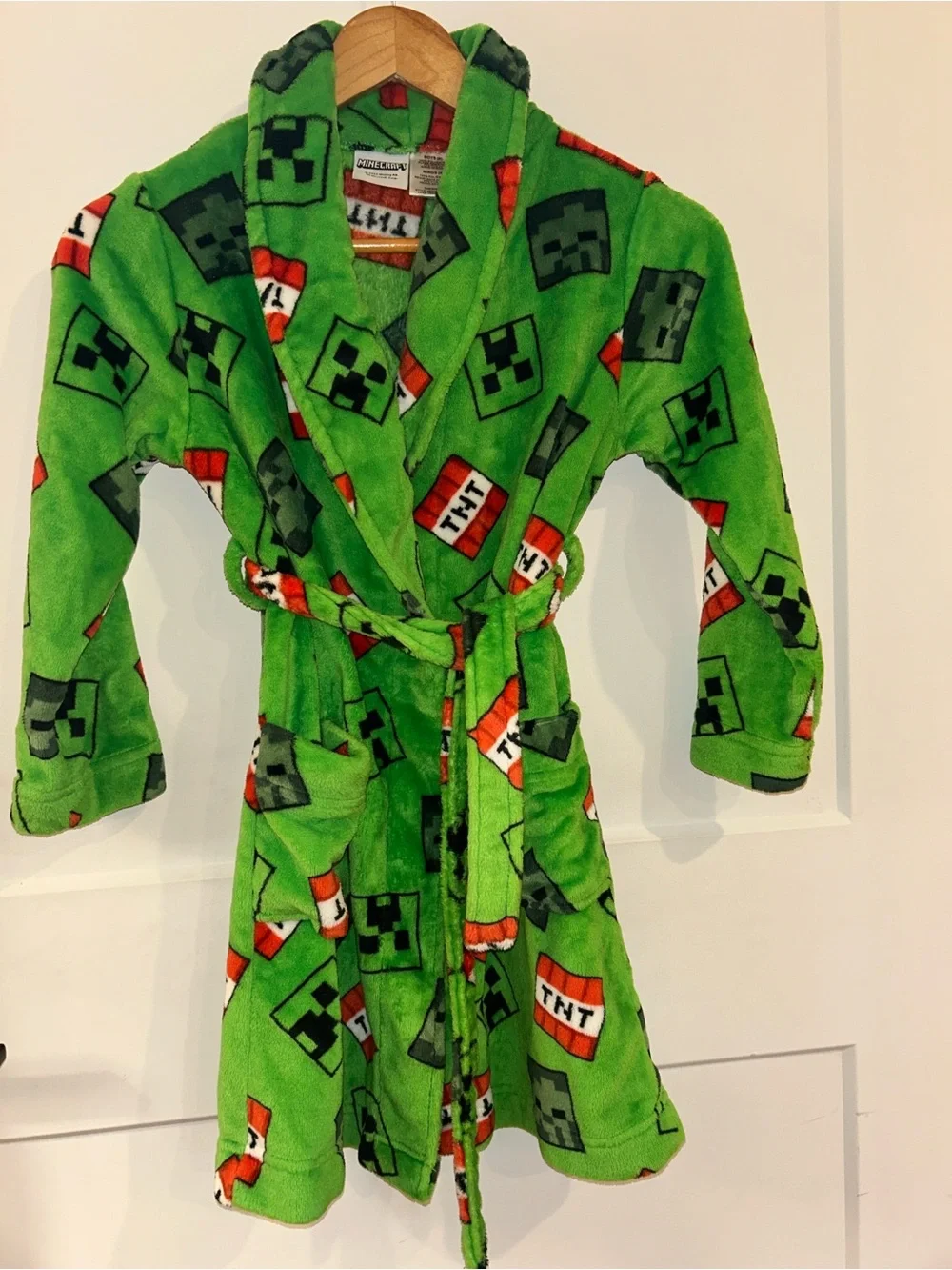 Kids Green Plush Robe with Creeper and TNT Print 🧨